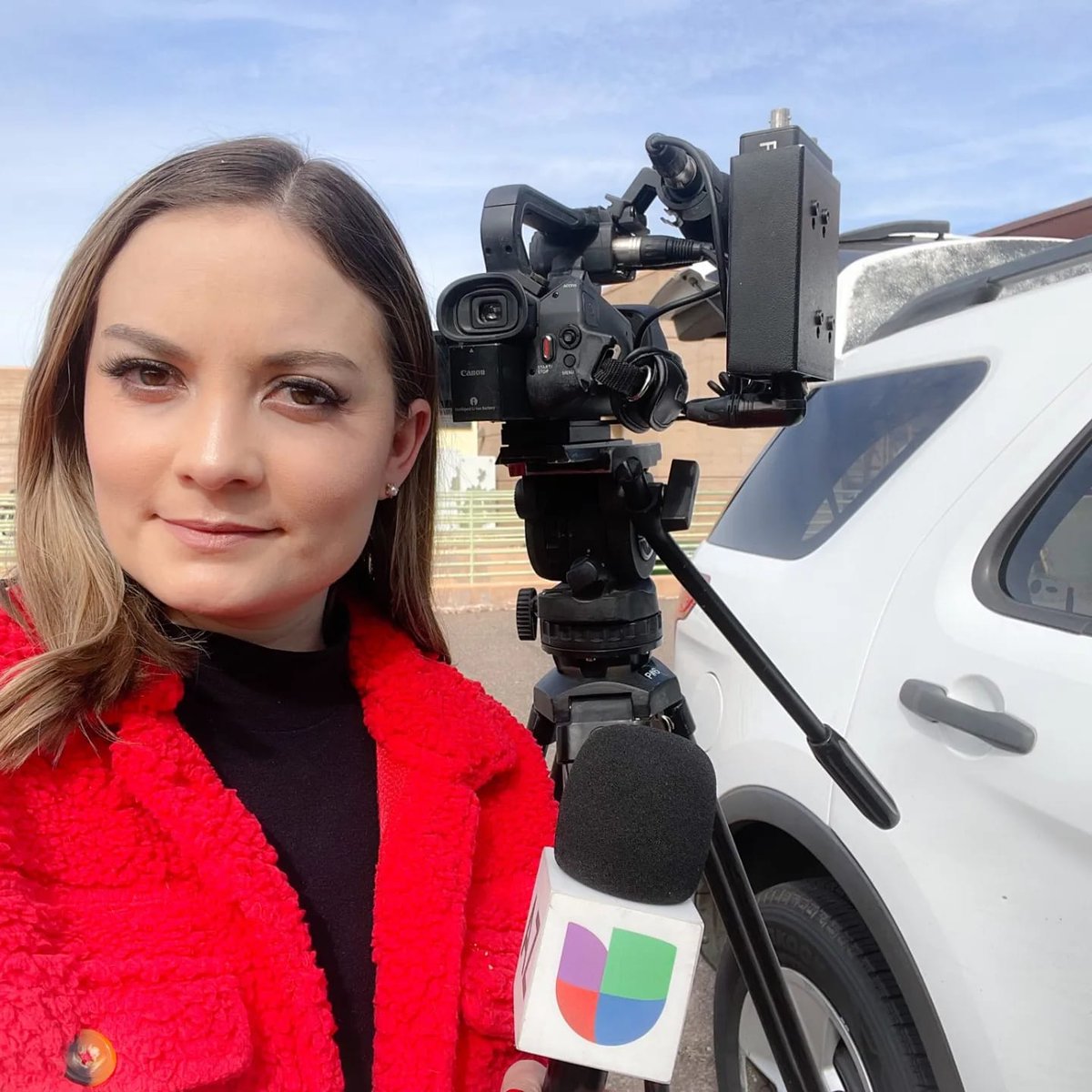 nmasunivAZ's tweet photo. Únete a @UnivisionAZ y vístete de rojo por el #WearRedDay para apoyar la salud cardíaca de las mujeres. Apoyamos a #GoRedForWomen y @AHAArizona en la lucha contra las enfermedades cardíacas y los ataques o los derrames cerebrales. #PHXGoRed https://t.co/49OBlKS1MU