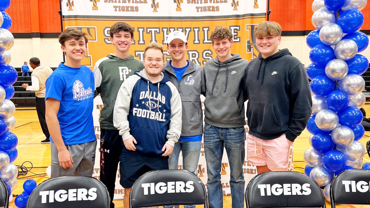 ty5islive's tweet photo. Signed ✍️ @DrakeBulldogsFB https://t.co/KjYbfuEUkl