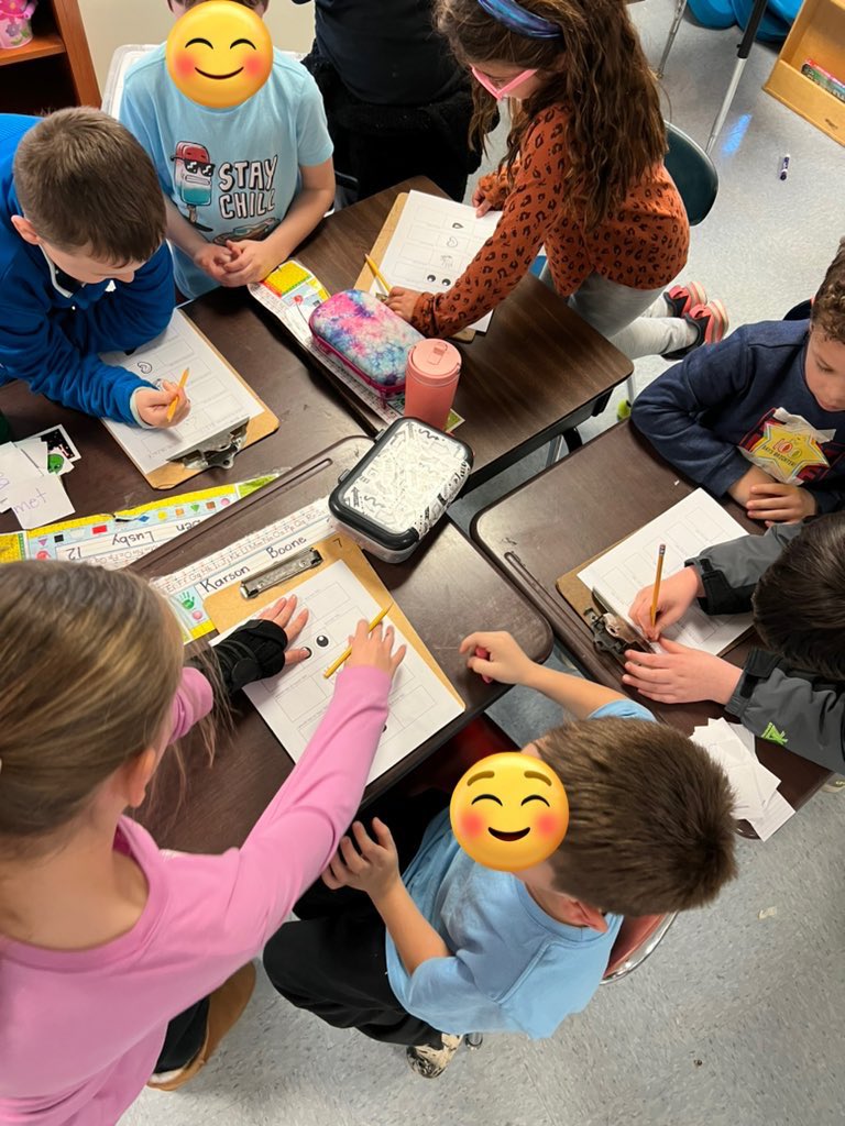 FCPS_SWilson's tweet photo. Sts celebrated 100th Day this week with their first grade book buddies @CMESLions @CMESsavage https://t.co/FwPVnpgEwH