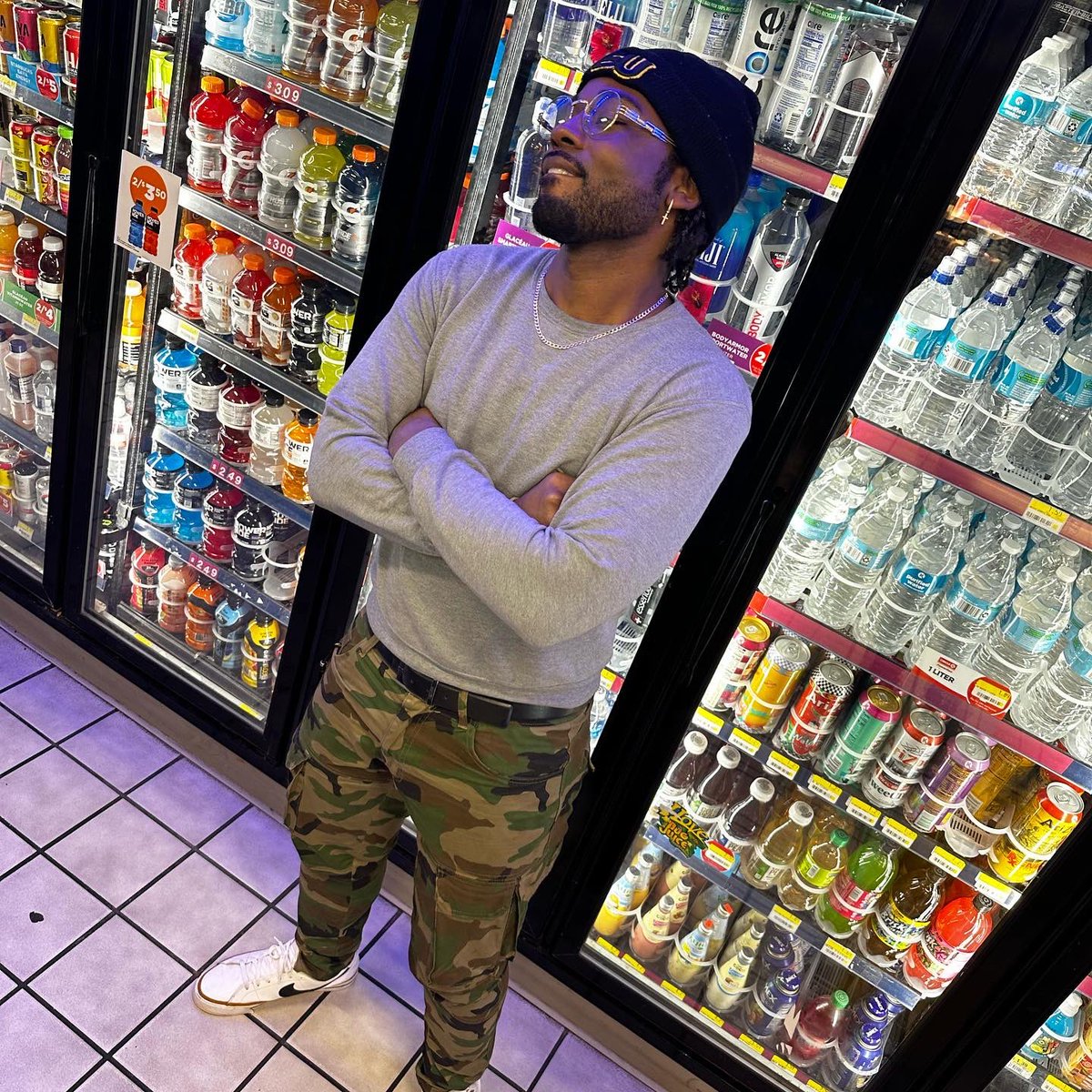 RandyFerino's tweet photo. My First Time Taking The Classic Gas Station Pictures! How Did I Do? ⛽️📸 

📸 by - @roseauleigh https://t.co/MIi6mQRZyv