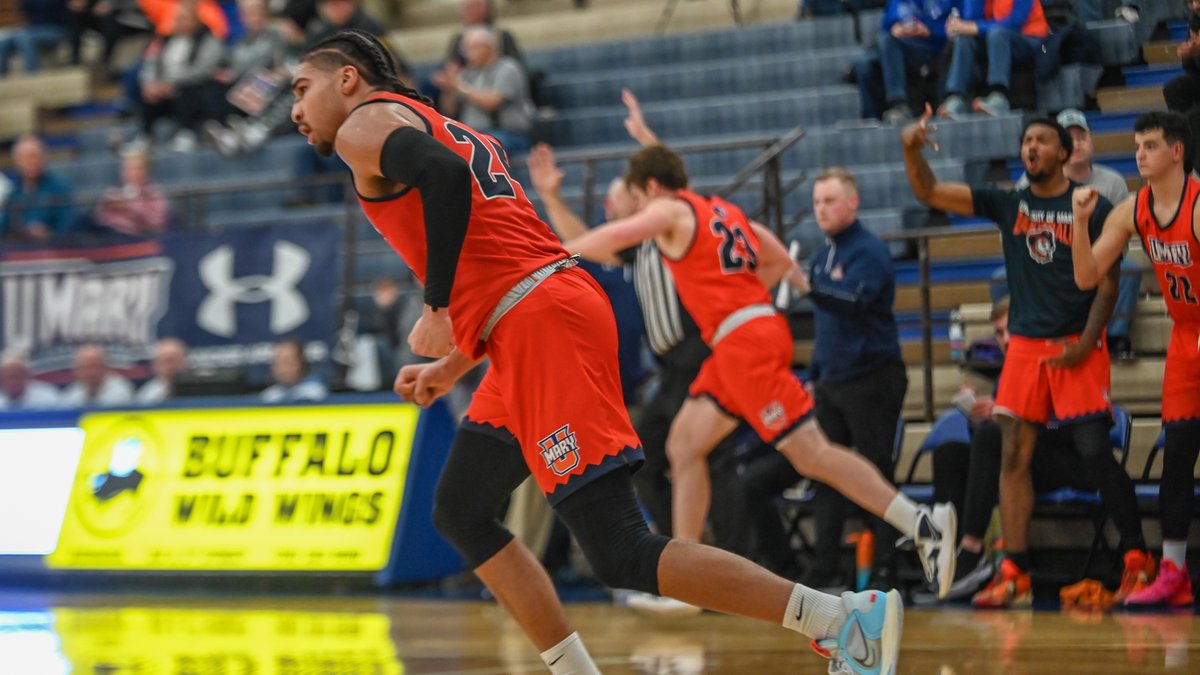 umarysports's tweet image. SPYGLASS | Check out some of the action from tonight's thrilling @UMaryMensBball 84-77 OT win! Great crowd, great excitement, great win! Let's #PACKtheMAC for the Marauders Saturday 2/4 at 3:30 pm. #HooksUp #LifeAtMary