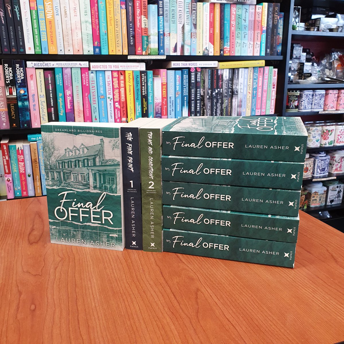 ChapterBooksNZ's tweet photo. πβ€οΈ FINAL OFFER. With Cal and Alanaβs reunion and second-chance romance. The final book in the Dreamland Billionaires series from TikTok sensation and New York Times bestselling author Lauren Asher.
#ChapterBookandTeaShop #RomanceBookshop #RomanceFictionSpecialist https://t.co/lINiTe5q0D