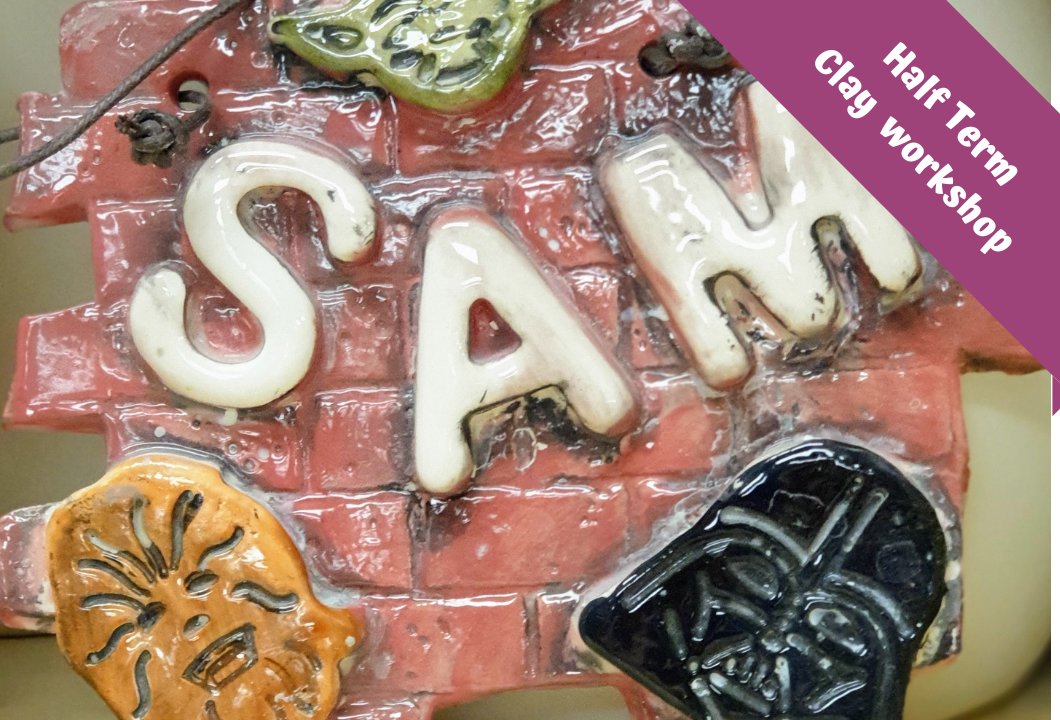Clay Session
DOOR PLAQUE
£20 per head 9 years +

Step-by-Step Instruction to hand build a DOOR PLAQUE
Clay
Use of materials &amp; paints
Glazing &amp;  firing , we will contact you when  ready to collect.
slapndashbooking.as.me/clay-workshop-…

#clay #workshop #HalfTerm #Activity #WhatsOn