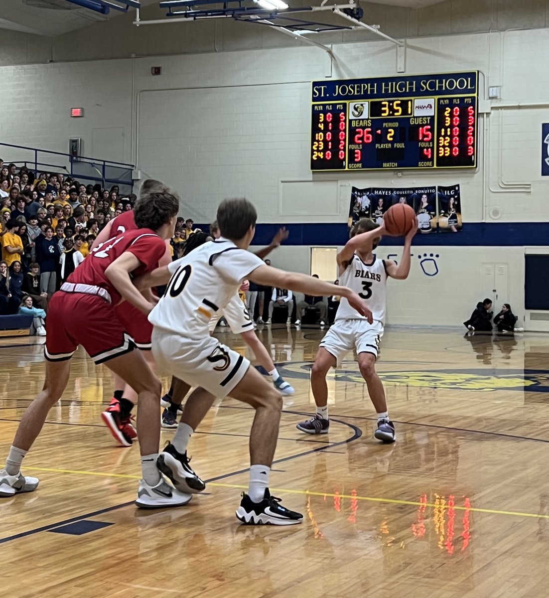 sjbearssports's tweet photo. Boys defeat Lakeshore 58-43 to improve to 10-3 on their season. https://t.co/Vxz5QSjoED