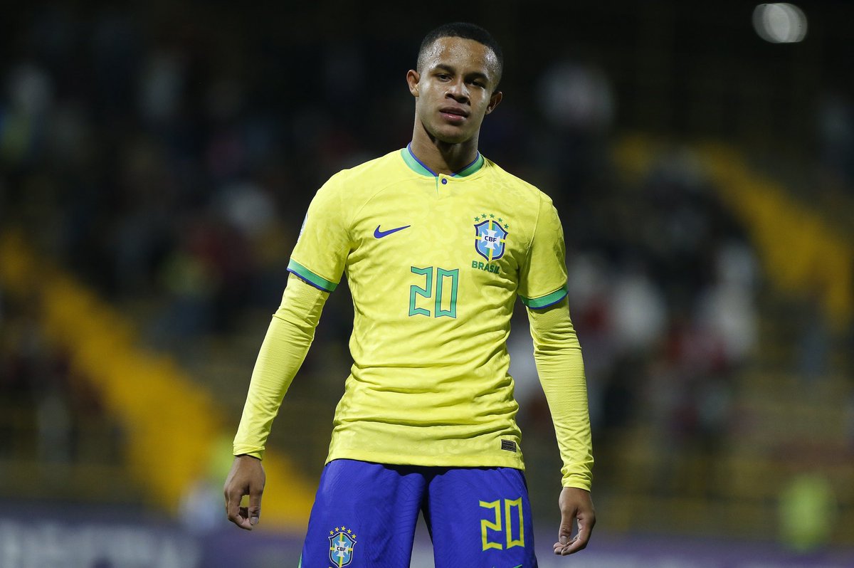 Pedrinhoo010's tweet photo. Feliz pela vitória e pelo gol ! Seguimos em busca do objetivo maior.🙌🏽🇧🇷 https://t.co/DCjCamJKQZ