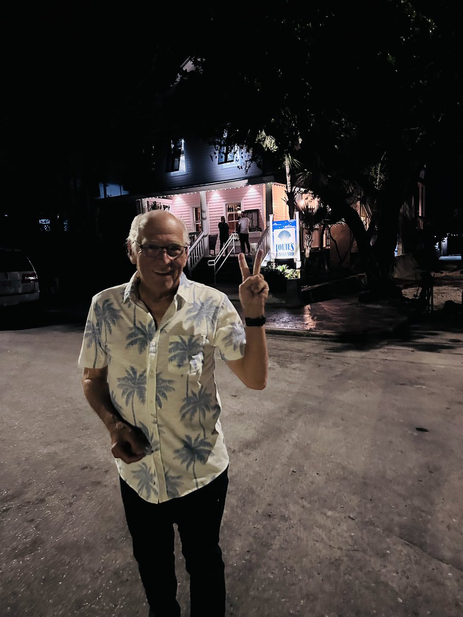 jimmybuffett's tweet photo. Heard I was in town https://t.co/pyEOBE8BZd