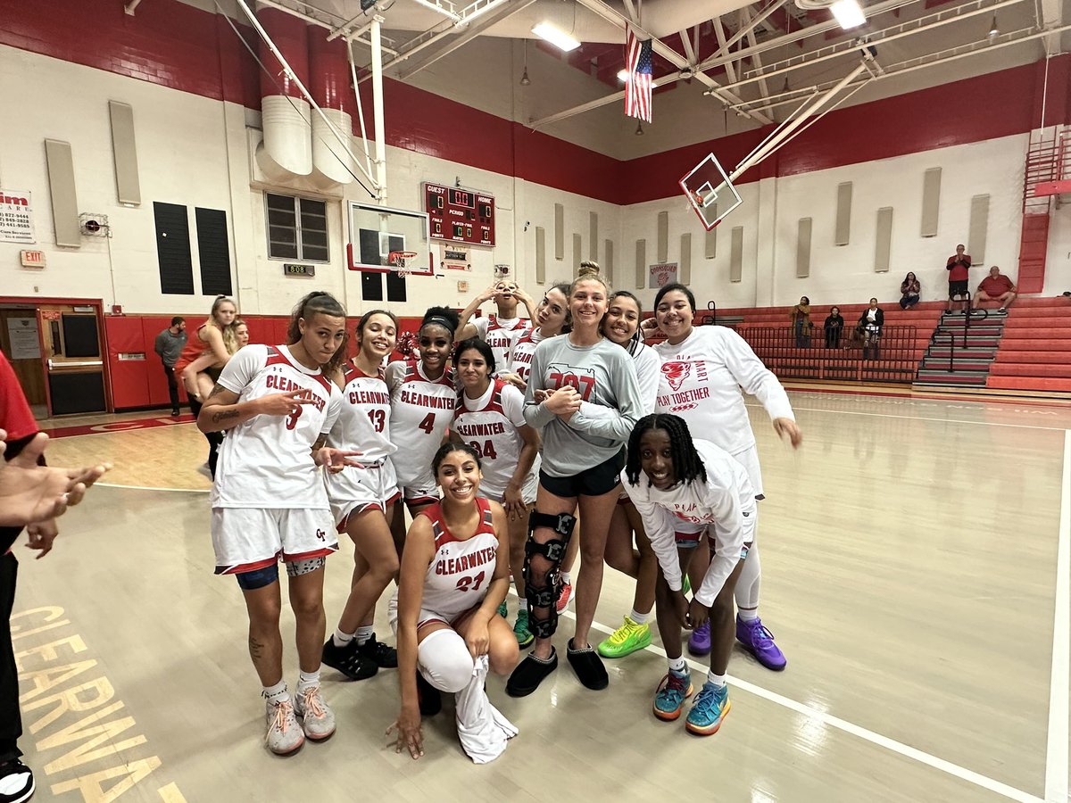 🏆 3peat 🏆 The Lady Tornadoes 🌪️🏀 did it again !!! 3rd straight District Title with a 75-12 win over the Seminole Lady Warhawks …. Regionals start next week #RoadToLakeland #CTFamily #LadyTornadoes <a href="/CTornados/">Clearwater Lady Tornadoes Basketball</a> #WinOrGoHome