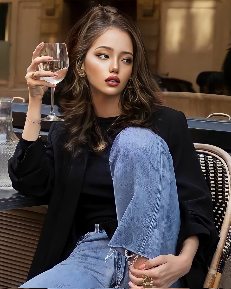 このハッシュタグが流行ってるようですね。
飲食店とかでクダランいたずらするようなクソガキとか、組織犯罪やってる奴らを見るような感じかな？

#カコジョ
#加工女子 
#カコジョ版ゴミを見るような目チャレンジ