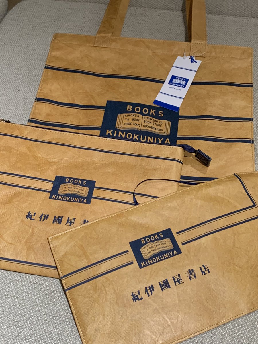 nukutoku's tweet photo. 紀伊國屋のトートバッグ、ブックポーチ、ブックカバーが届きました！✨ https://t.co/fL8Vpcyjbp