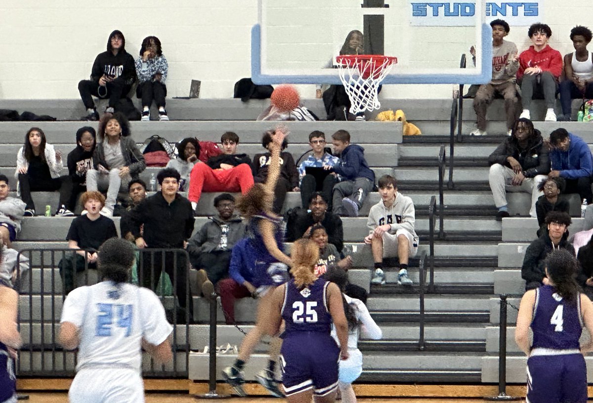 ESASDSOUTHATH's tweet photo. Hernandez lays it up for 2 and Cole drills the 3.  With 2:10 left in 2Q, Cavs are up 35-12 over ES North https://t.co/7edO4hacZv