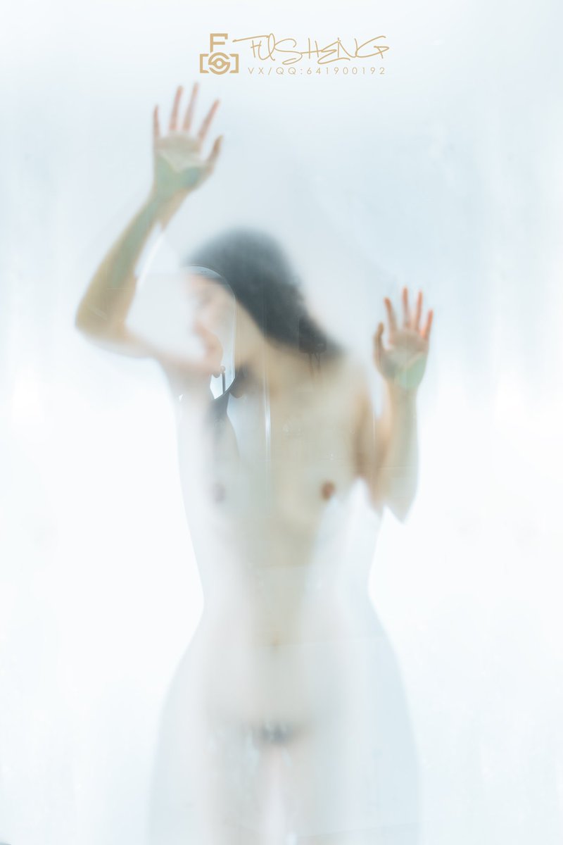 能涨点粉么😭
欢迎来约拍，约拍请加微信或QQ：641900192
投稿：<a href="/Paoyesss/">Py</a>  #私房写真 #私房约拍 #情侣私房 #私房寫真约拍 #约拍 #写真