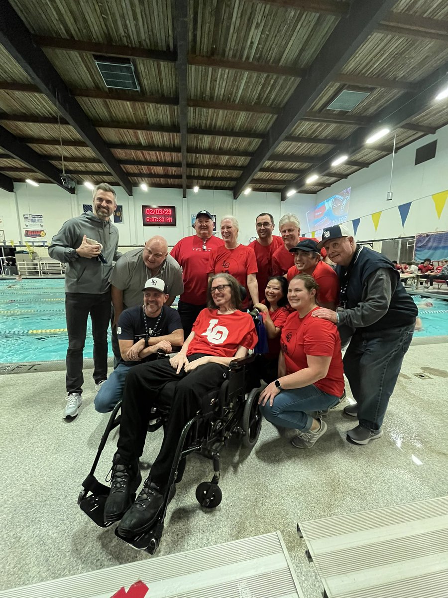 NickKrupke's tweet photo. Anchors up @LakerNavy for the swim-a-thon to support Class of ‘80 grad @CoachJeffYoung @LOLakersFB and https://t.co/EPw9wiCegJ tonight at 10:00 on @fox12oregon #LO48 ⚓️ https://t.co/NqcpZNFH4i