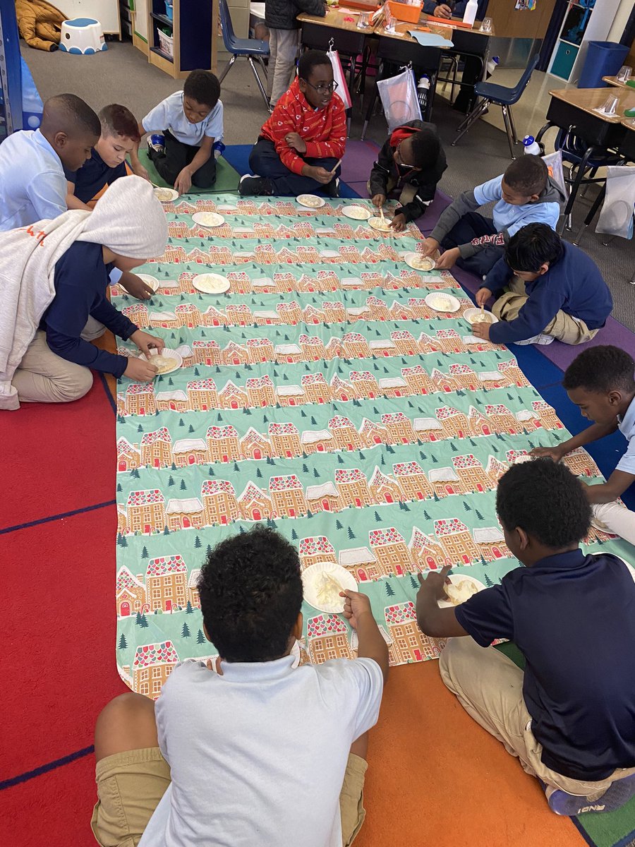 mrs_santore's tweet image. Cookie decorating and card making in our Squads on specials pd day this past Wednesday! 🍪 ❤️ #SpaghtIsGreat #KinderCrew