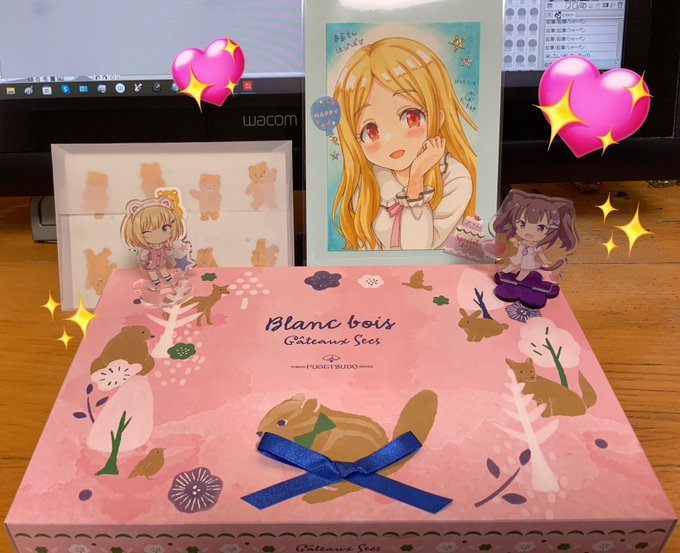 誕生日のプレゼントにかいわれさん(@kaiwaresan )から
天使の聖ちゃんが届きました。。。!!!ヤバ!!!好き!!!
開けた途端あまりの可愛さにキュン4💕
お手紙と可愛いお菓子も。。。🐻ありがとう💕
目の前に飾ってるよーー✨幸せです❤️ 