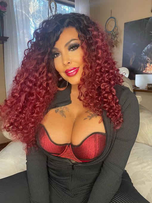 I don&rsquo;t have a set plan I live day to day. I&rsquo;m spontaneous and do the unexpected. Gypsy blood in me 💋 https://t