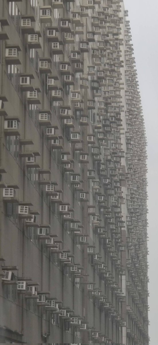 alejandrocsome's tweet photo. No busquen muy lejos las distopias construidas, con ir a ver los complejos hoteleros filipinos alcanza. https://t.co/g6o6gYxojz