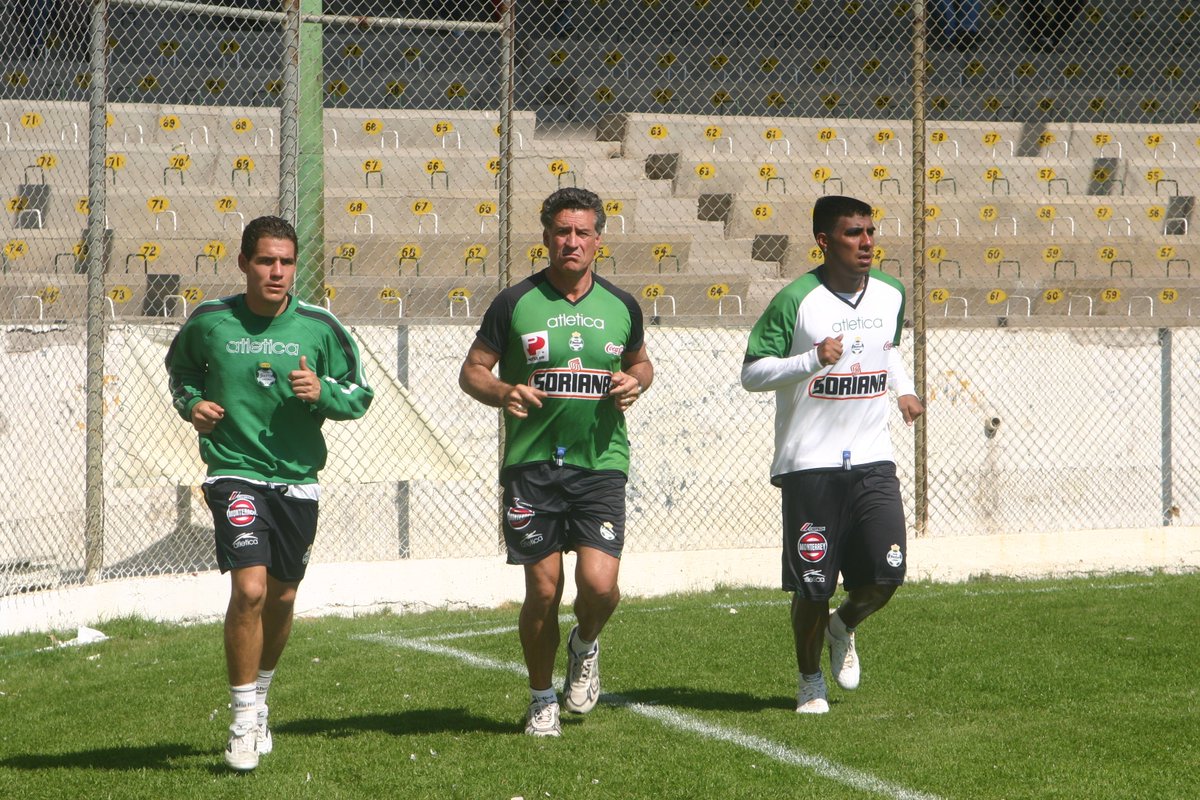 Fotografías de un partido interescuadras del <a href="/ClubSantos/">Club Santos</a> en el antiguo Corona. 🏟️