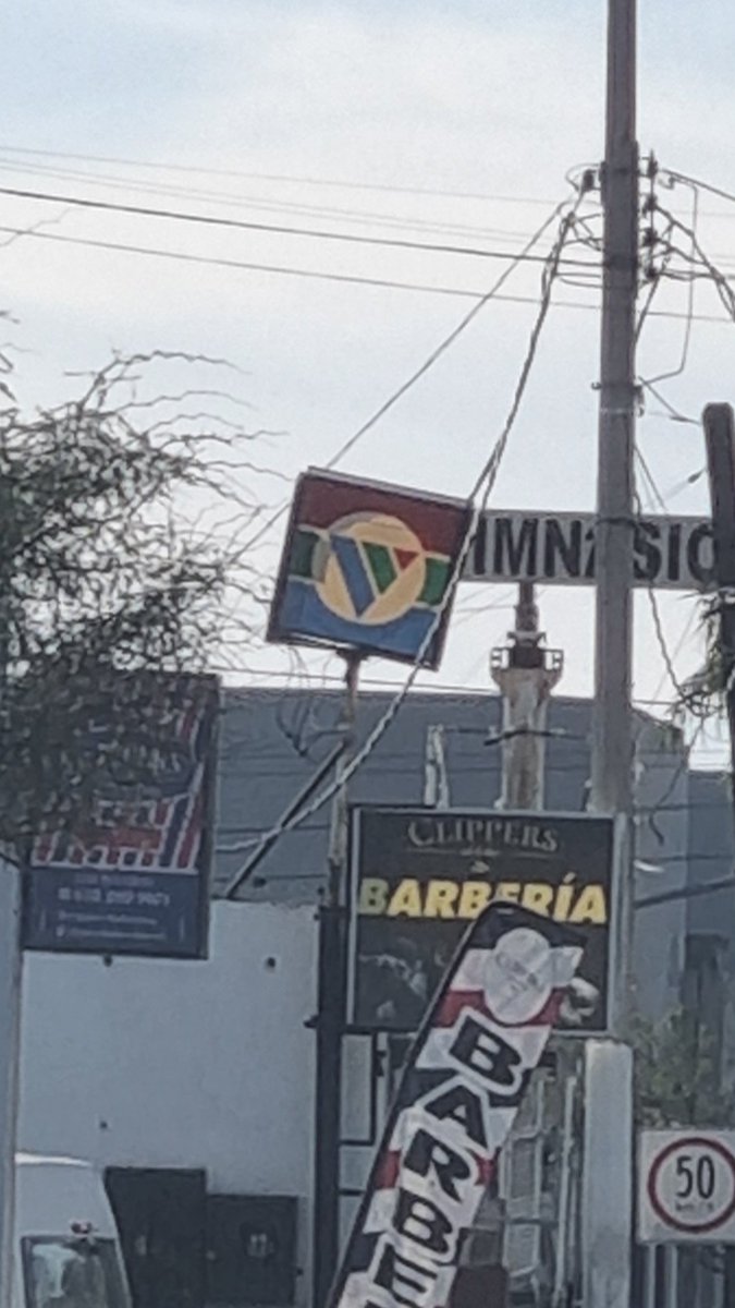 Eleazarfontes's tweet photo. Por El periférico norte me encontré este letrero, huella de ayer.
#videocentro
#VHS
#betamax https://t.co/6QMFvJL6Tv