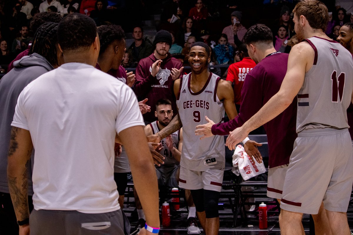 _Rich_Coffey's tweet photo. OUA MBB: Halfway through the Men's Capital Hoops Classic, and it's 32-31 for the @uOttawaGeeGees over the @CURavens.

This one looks like it will be a last-shot wins the game night.

#USPORTS | #CapHoops | 📸: @49SPORTNET https://t.co/vjEeR1m0F4