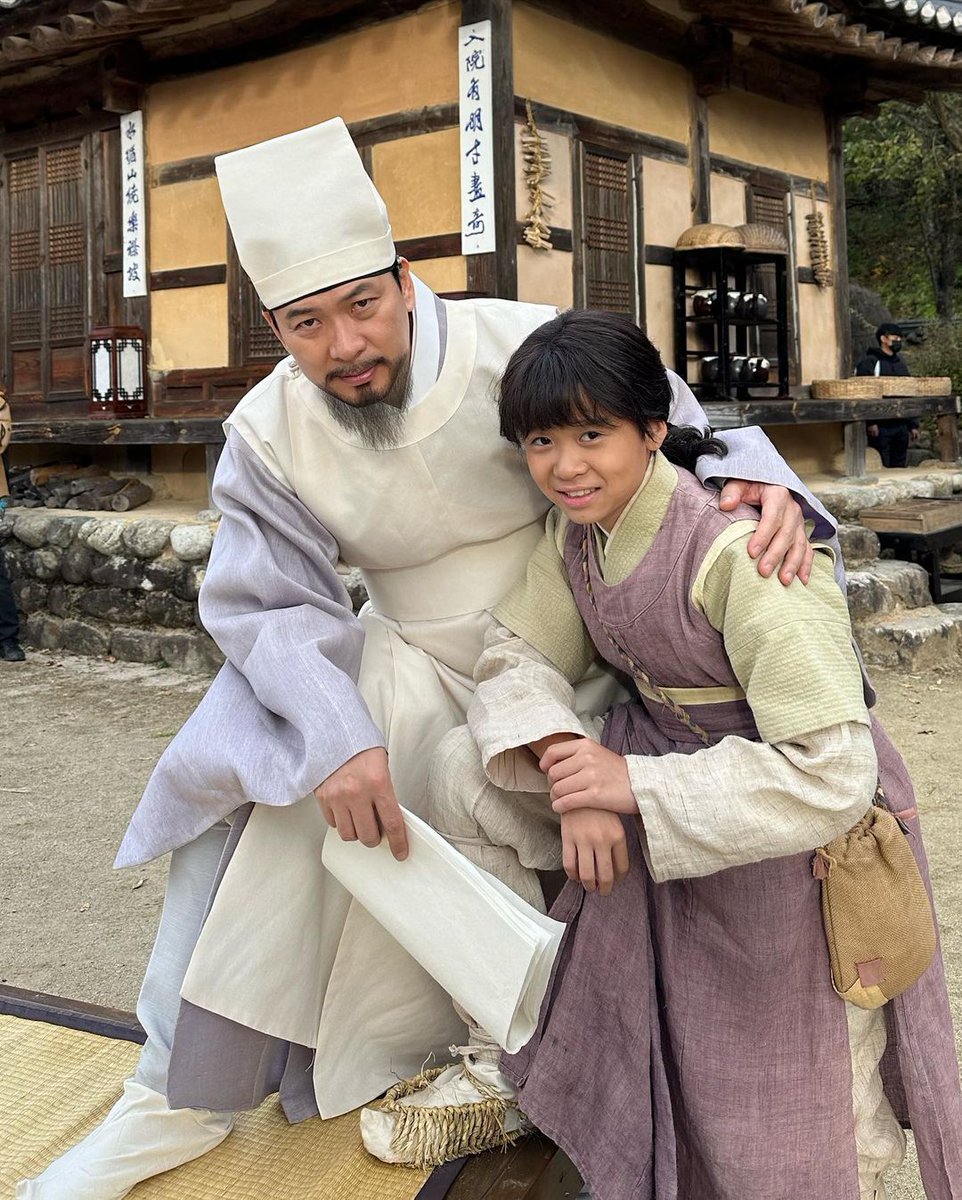 psychiatristysp's tweet photo. 230203 _han_changmin instagram update

장군사랑 계의원님💓
김상경배우님은 실제로 뵈면
더 멋지심🫶 아싸 ! 오늘 계수즈 보는날 .🎈

#HanChangMin #KimSangKyung  #PoongtheJoseonPsychiatrist2 
#조선정신과의사유세풍2 https://t.co/HrSyBhC7SE