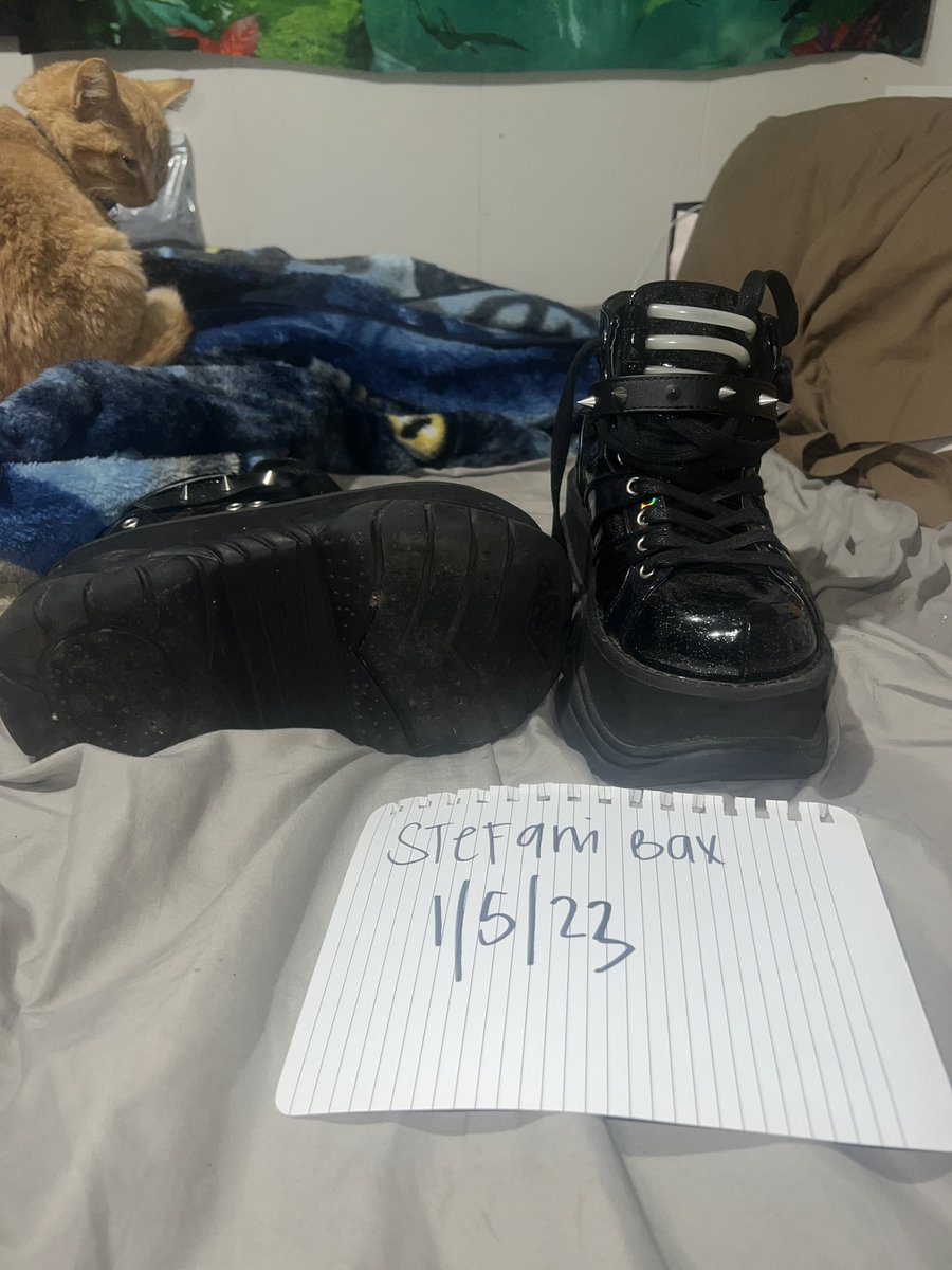PoisndPrincxss's tweet photo. Demonias for sale 💕

Size 7.5/8 size 6 in men

$70 plus $20 ship 

Please buy these I’m tired of looking at them LOL https://t.co/A9DwzdmIXO