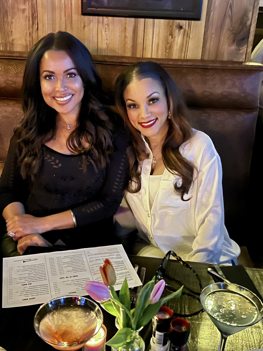 Traceyeedmonds's tweet photo. Happy Friday night Y'all! Thank you #RubyLees and @johncampbell for a night of amazing food and music! 🙌🏽 @kimberly_d_mathis #girlsweekend ✌🏽❤️ https://t.co/E0uyPngT78