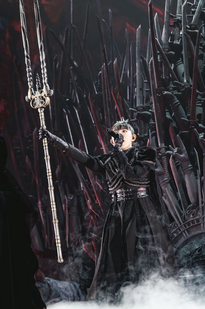 rrd0312's tweet photo. この玉座はアミューズ本社の
正面玄関口に飾りましょ！
#METALKINGDOM https://t.co/GKMfLtQMGd