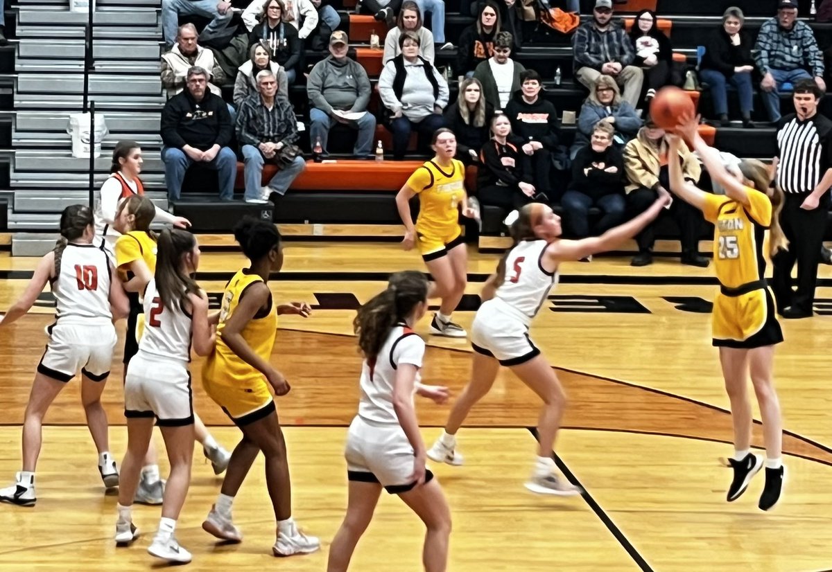 RaebelAngie's tweet photo. The Varsity Hornets lost to the Tigers in Macon tonight in a hard fought match 44-35. Great job Fulton! #fultonproud @FPSActivities https://t.co/VGngizINLQ