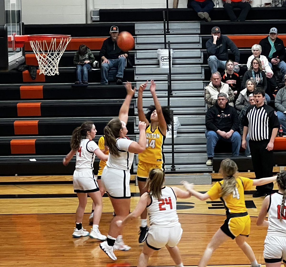 RaebelAngie's tweet photo. The Varsity Hornets lost to the Tigers in Macon tonight in a hard fought match 44-35. Great job Fulton! #fultonproud @FPSActivities https://t.co/VGngizINLQ