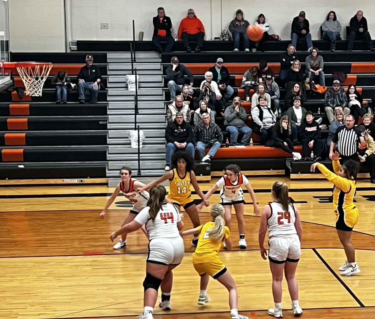 RaebelAngie's tweet photo. The Varsity Hornets lost to the Tigers in Macon tonight in a hard fought match 44-35. Great job Fulton! #fultonproud @FPSActivities https://t.co/VGngizINLQ