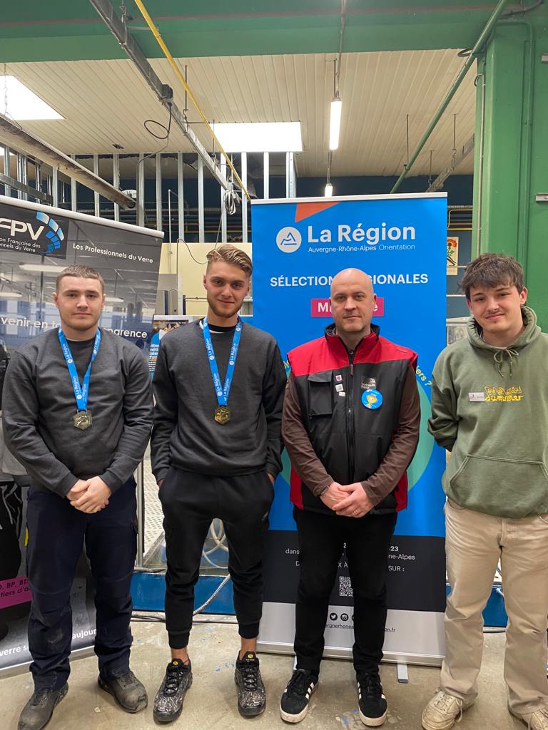 Sélections Régionales de miroiterie, résultat des courses 🥁 : 
Médaille d'or pour Loïc Lebon BTP CFA RHÔNE , Médaille d'argent pour Alexandre Geoffray BTP CFA RHÔNE 🔥 
Bravo aux gagnants, et à tous les participants 👏#WorldSkillsAuvergneRhôneAlpes  #btp #selectionregionale