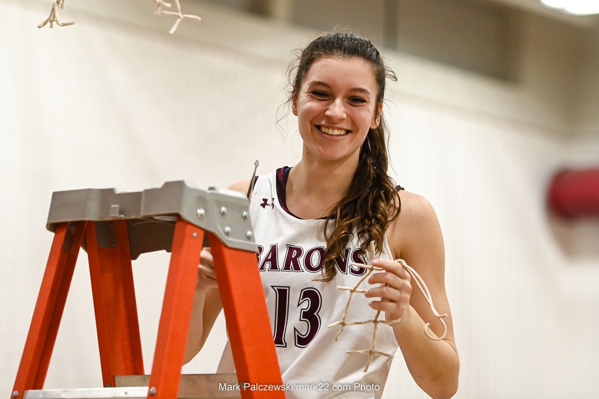 Mark22Photos's tweet photo. Manheim Central cuts the net after clinching Section 2 title!  @BaronSports717 @MCBoysHoops @maddieknier https://t.co/vjoUin0cGa