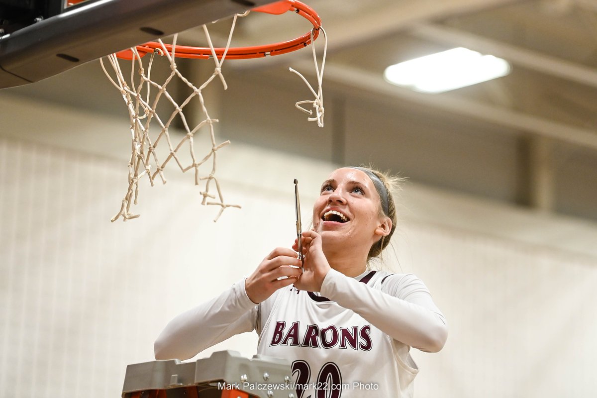 Mark22Photos's tweet photo. Manheim Central cuts the net after clinching Section 2 title!  @BaronSports717 @MCBoysHoops @maddieknier https://t.co/vjoUin0cGa