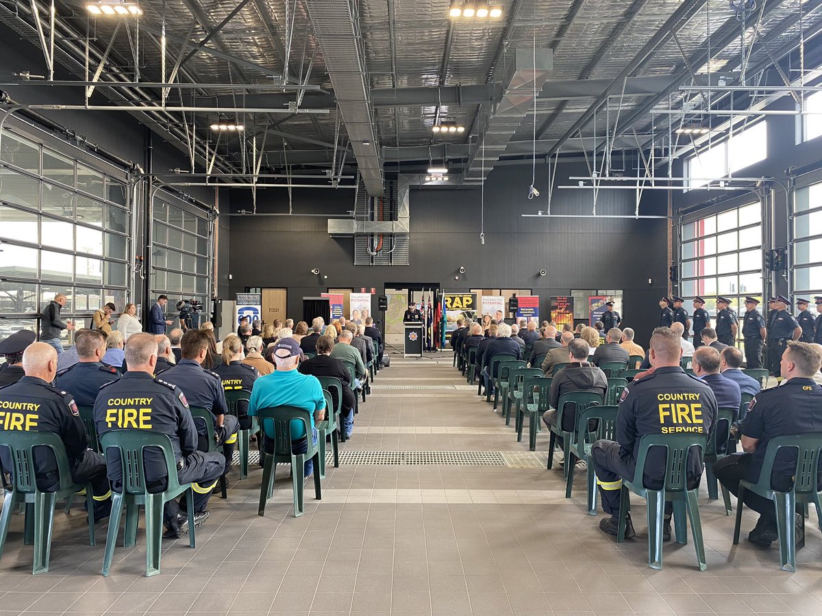 SA_MFS's tweet photo. Wonderful to welcome the brand new $9.75m #Noarlunga Command Fire Station.
Replacing former Christie Downs Fire Station which faithfully served the community for 45 years.
A place for all emergency services to train together & manage significant emergencies in Adelaide’s south. https://t.co/uyAaRznZgZ