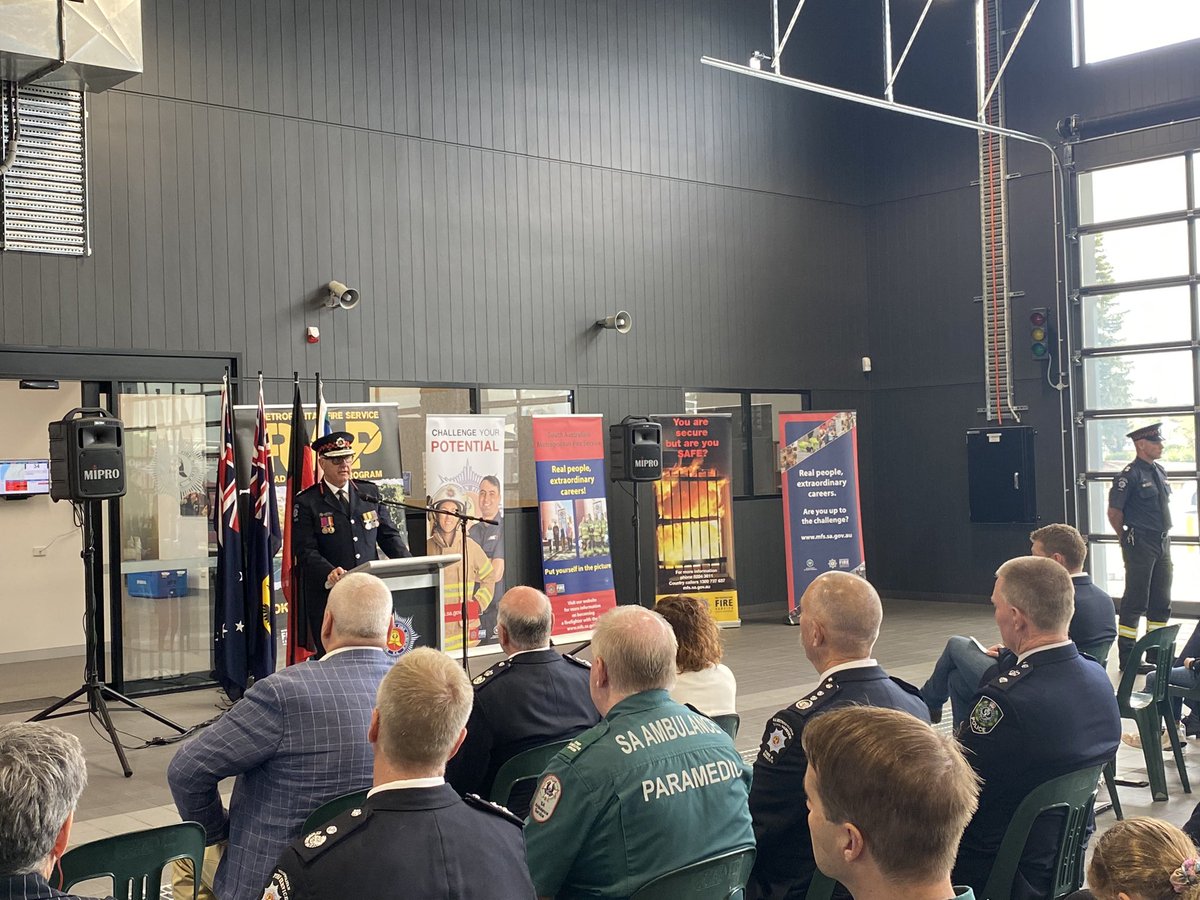 SA_MFS's tweet photo. Wonderful to welcome the brand new $9.75m #Noarlunga Command Fire Station.
Replacing former Christie Downs Fire Station which faithfully served the community for 45 years.
A place for all emergency services to train together & manage significant emergencies in Adelaide’s south. https://t.co/uyAaRznZgZ