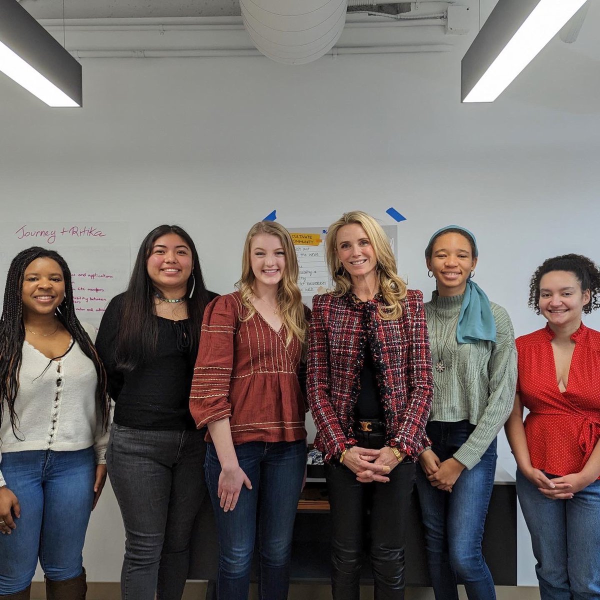 JenSiebelNewsom's tweet photo. This week I spent time with a group of brilliant undergraduate women in STEM who are a part of a wonderful initiative on @Stanford’s campus called Seeds of Change where they build leadership skills &amp; mentor high school students in STEM. So proud of these rockstar women! 🙏 https://t.co/i5ZhDJof8w