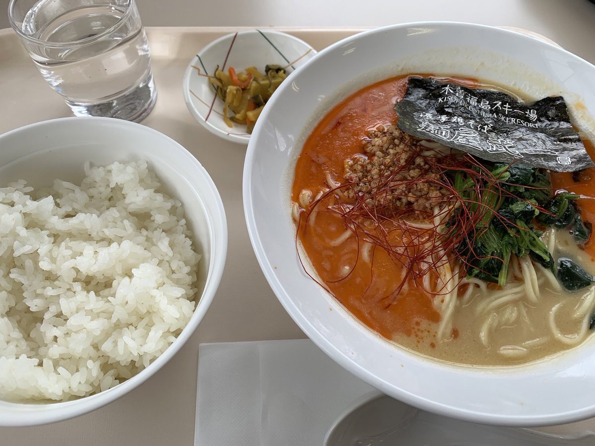 strawberry_mofu's tweet image. 今日のゲレ食
大盛りはやめておいたよ
旦那氏は限定のラーメン
#HAKUSAN
#木曽福島スキー場