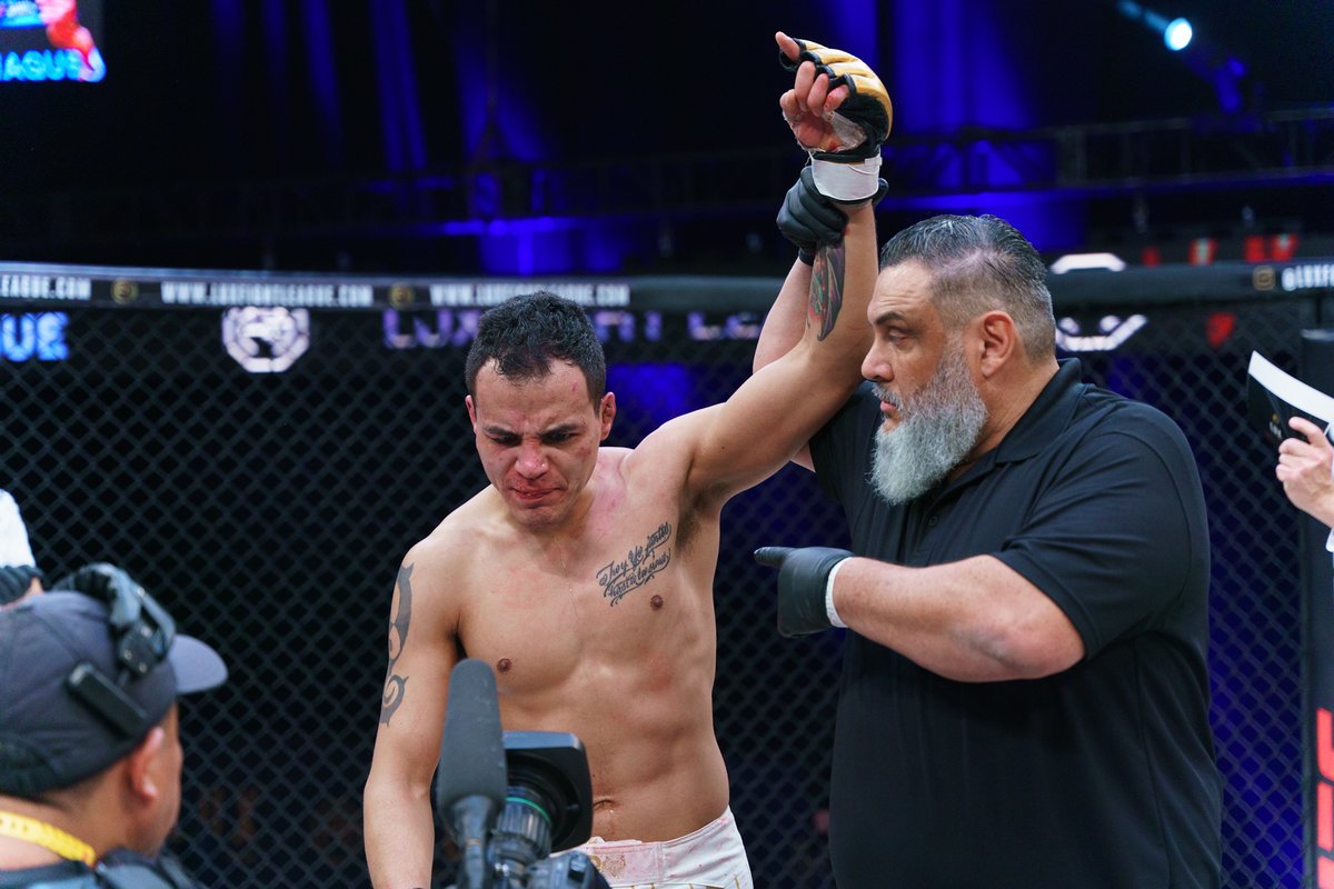 luxfightleague's tweet photo. Golpes de ida y vuelta que acabaron en decisión de los jueces para Alejandro 'Toro' Corrales #LUX030
🔴 Sigue #LUXChallenge en vivo por YouTube aquí https://t.co/1hpKaDmk1j
#LUXFightLeague https://t.co/fkZ6xeHHng