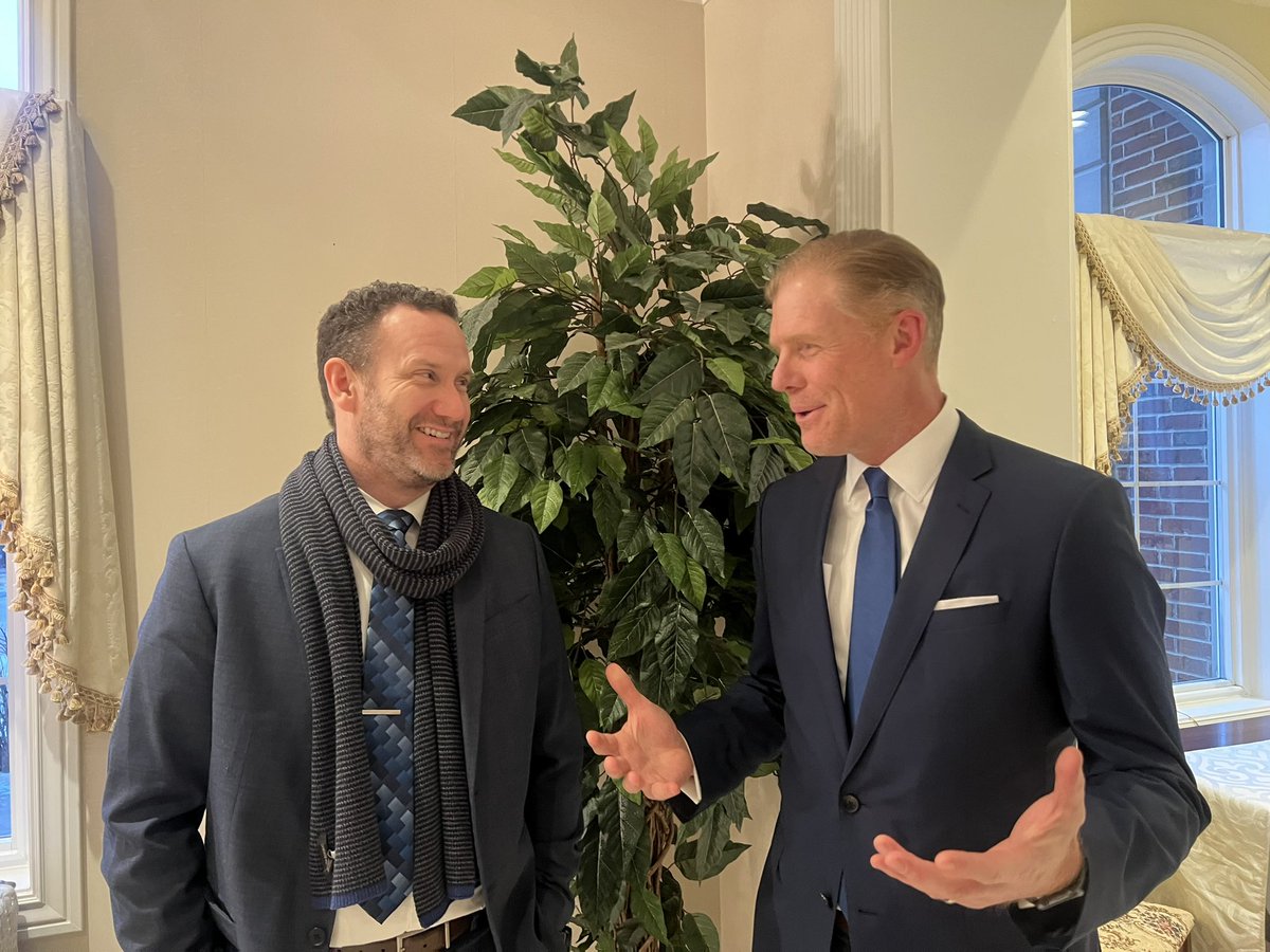 ascottfleming's tweet photo. I’ll tell you what, @AlexiLalas might be the most gracious, humble and personable celeb you’ll meet. And who knew he’s an ordained minister? #latimarried Good to see so many family members for a great celebration. https://t.co/XVNTjtNqir