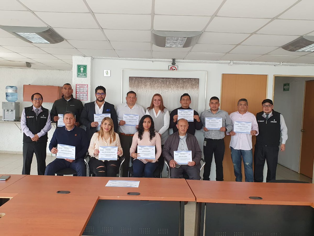 AMESP_oficial's tweet photo. Con éxito cerramos el curso en el #EC0076 del @ConocerMx donde nuestra Directora General Lic. @vtorreslanda entrega reconocimiento a los participantes de nuestros asociados @Rms_seguridad #SPPP #GRIP3 #BytekSeguridadPrivada #Capitell RE & MI #Metropol y @anerpv_mx
#FuerzaAMESP https://t.co/0BJx3UkBEl