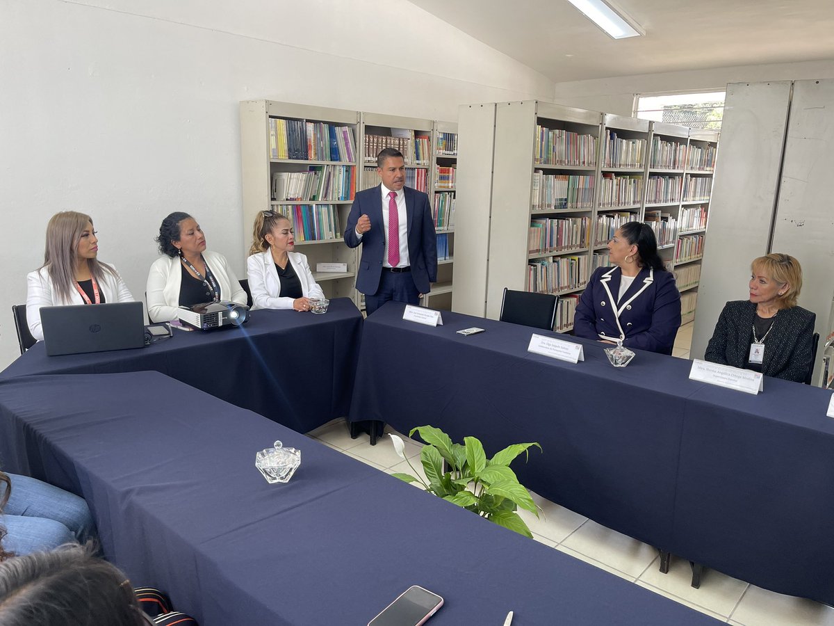 cmreyeslapaz's tweet photo. Fue un honor tener la presencia de la @DraOlga2 Titular de la @SubdireccionC, de la Mtra. Norma Angélica Ortega, Supervisora Escolar de la P186 y de la Dra. Ma. Teresa Paola Cruz Moreno, Directora de la Esc. Prim. Amado Nervo en la reinauguración del @cmreyeslapaz. https://t.co/ORAfPhX5Ya