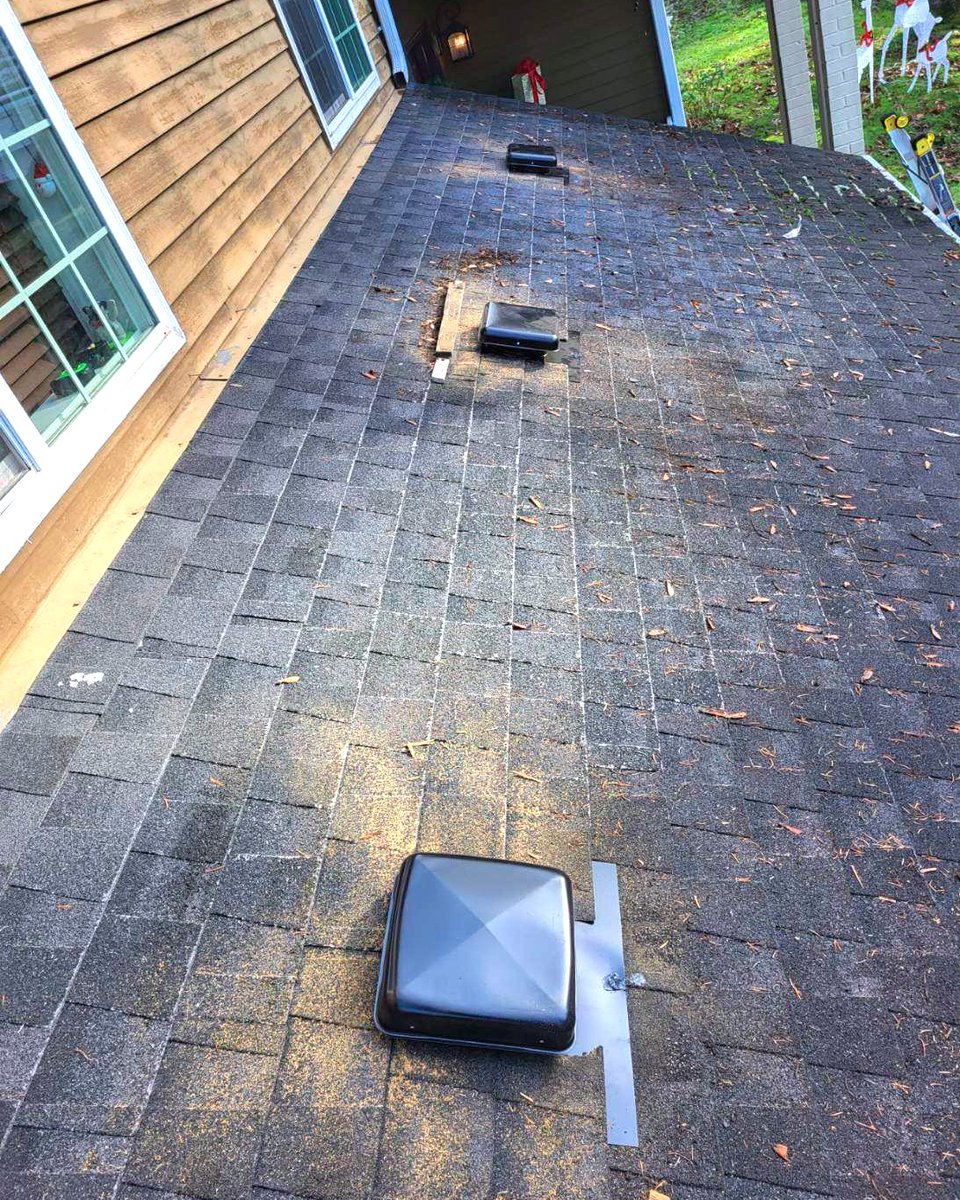 IbexRoof's tweet photo. Not all roofs are created equal! After seeing the issues with the previous installation, we decided to replace it. Now the property looks amazing!

#roofmaintenance #roofrepair #reroof #newroof #roofreplacement https://t.co/2KOnkqiwd4