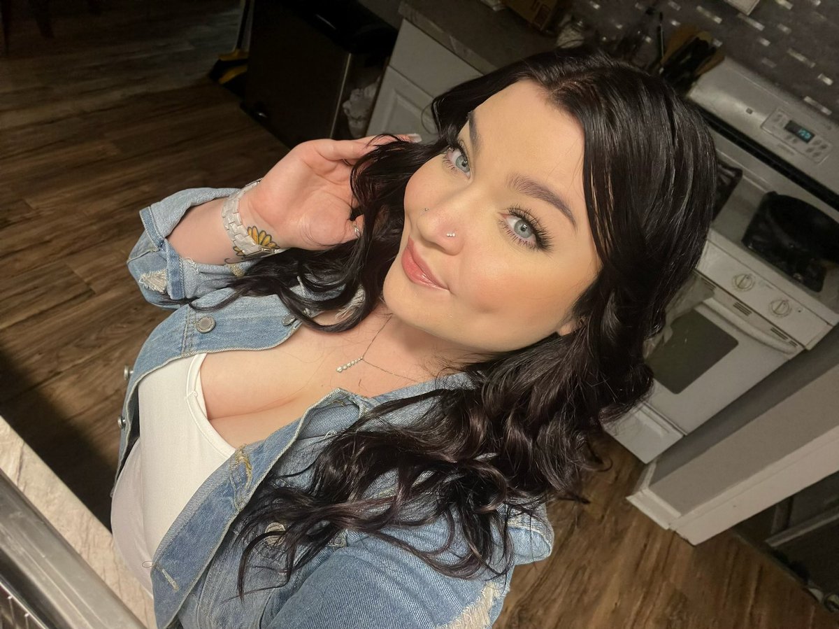 srptaylor's tweet image. top shelf , you can’t reach her