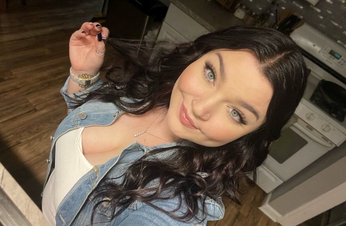 srptaylor's tweet image. top shelf , you can’t reach her