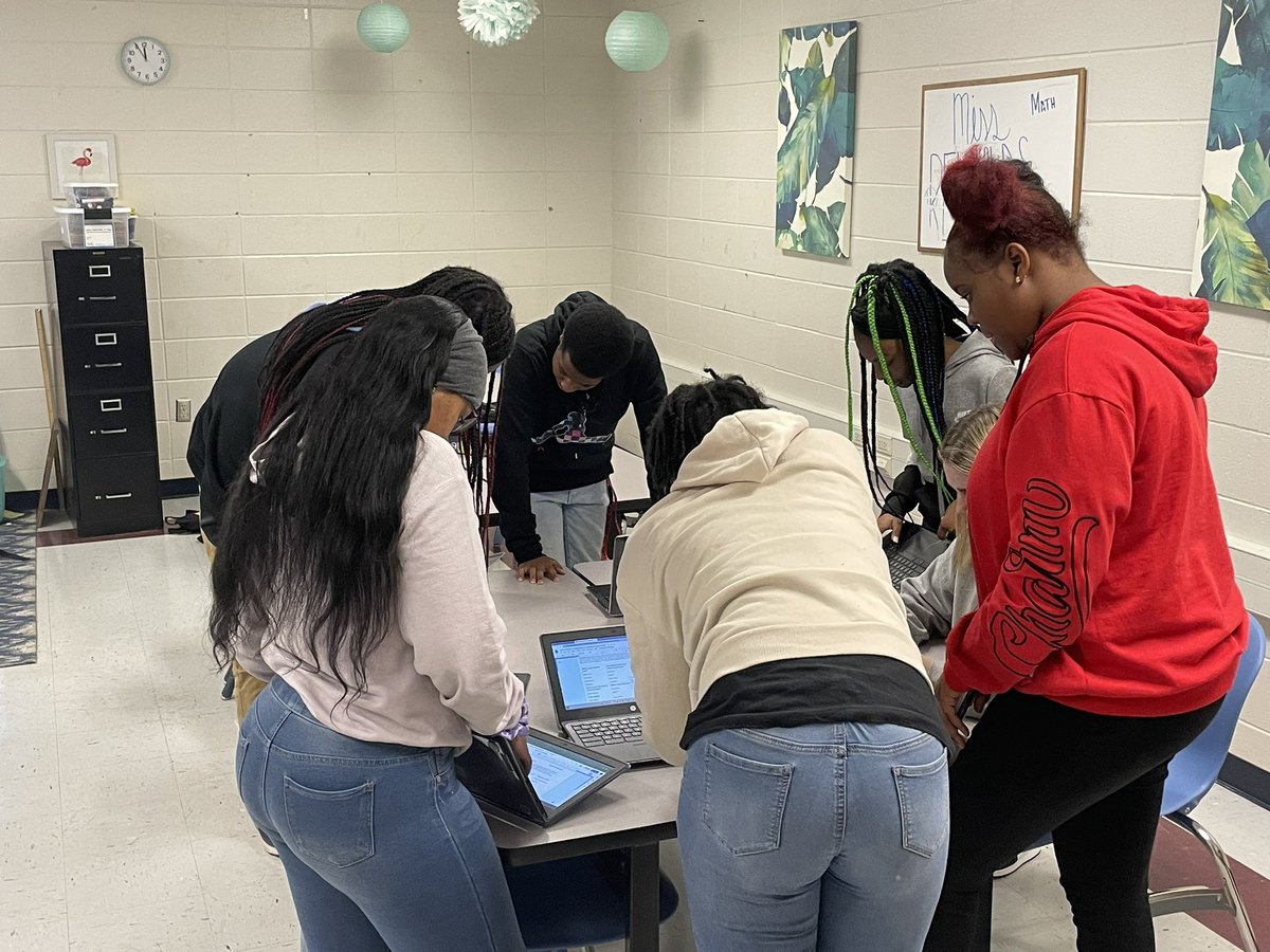 Emily Reynolds tweet media