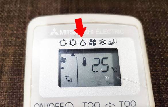 เวลาฝนตกให้เปิดแอร์ “โหมดลดความชื้น” หรือ Dry mode แอร์จะเย็นเจี๊ยบแบบรู้สึกสดชื่นมาก