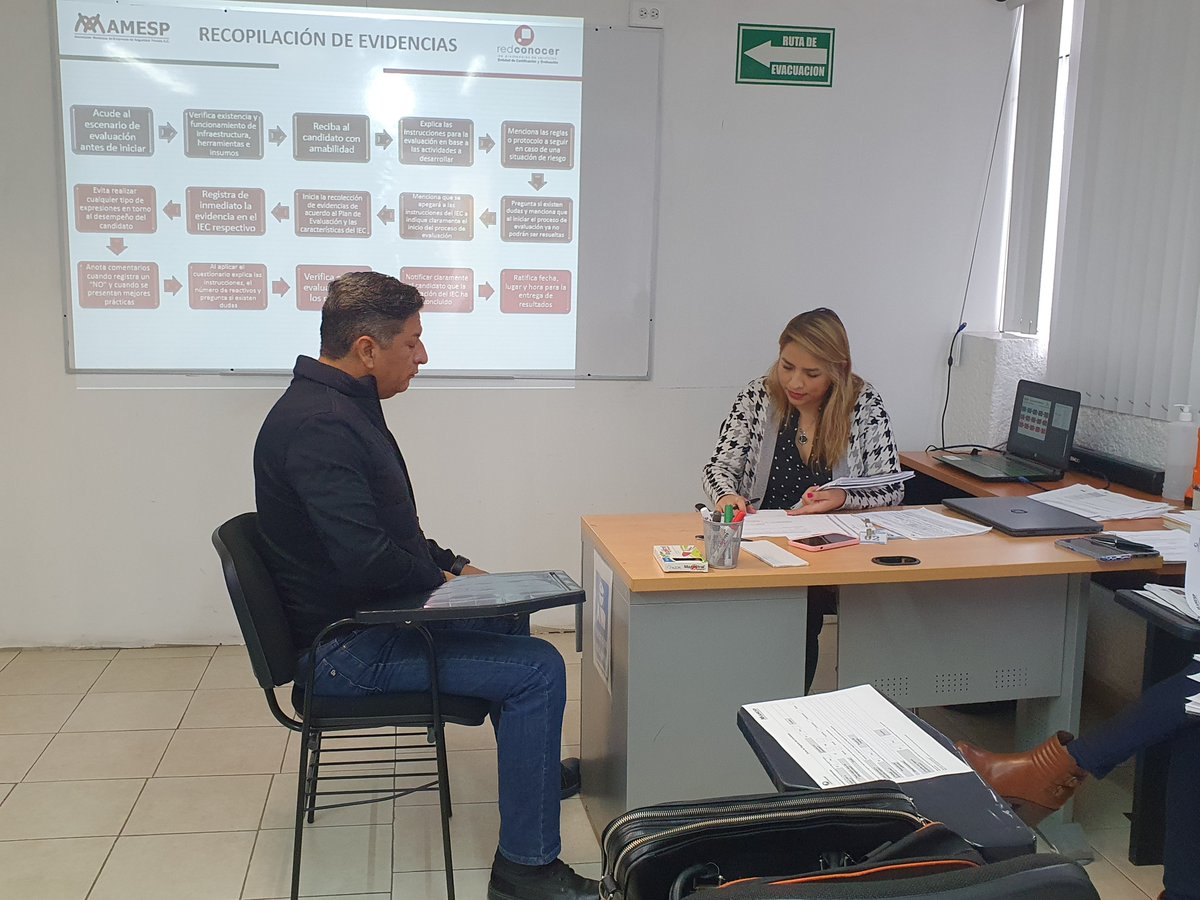 AMESP_oficial's tweet photo. Con éxito cerramos el curso en el #EC0076 del @ConocerMx donde nuestra Directora General Lic. @vtorreslanda entrega reconocimiento a los participantes de nuestros asociados @Rms_seguridad #SPPP #GRIP3 #BytekSeguridadPrivada #Capitell RE & MI #Metropol y @anerpv_mx
#FuerzaAMESP https://t.co/0BJx3UkBEl