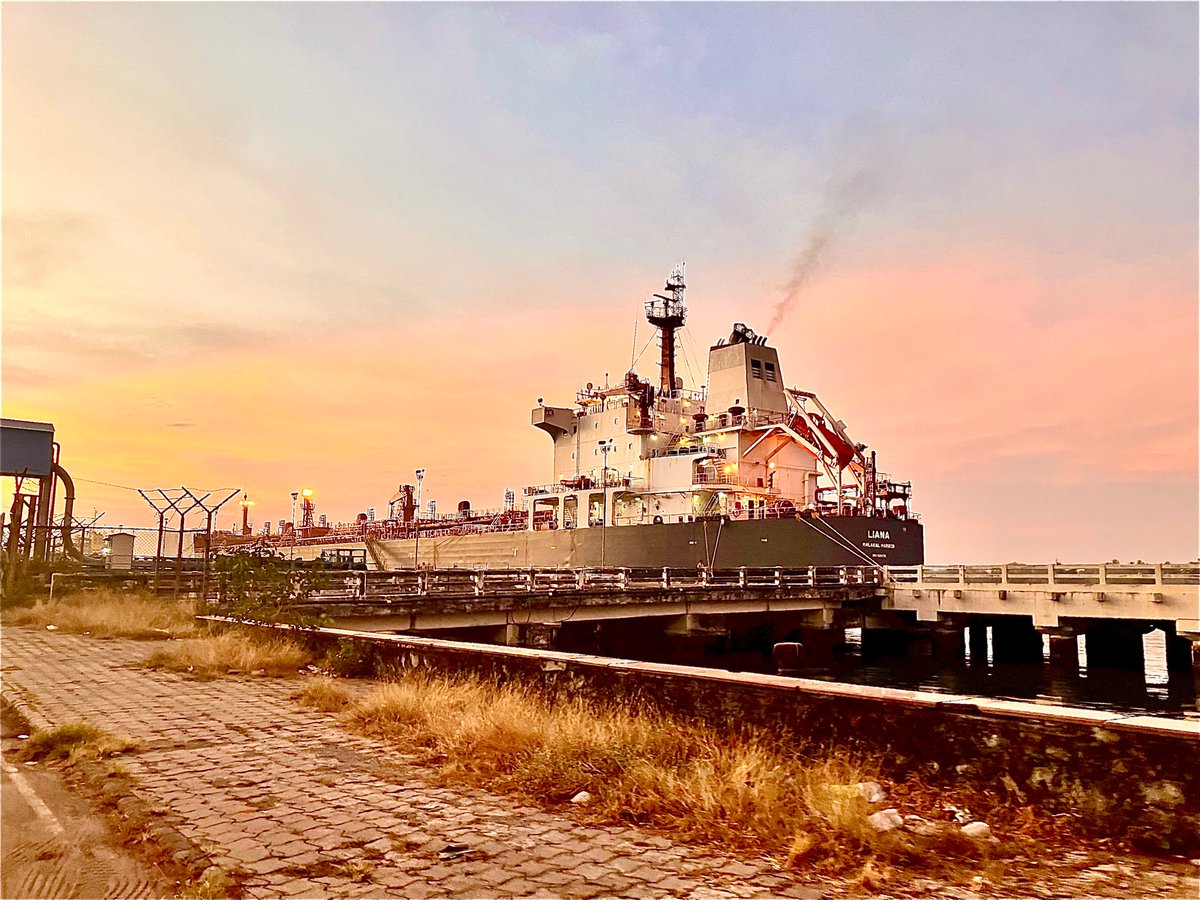 TourwShailesh's tweet photo. #Kochi port early morning.

#kerala #keralatourism #keralatour #travelkerala #tourwithshailesh  #travelinfluencer #indiatourism #discoverindia #incredibleindia https://t.co/jomCpdjFwJ