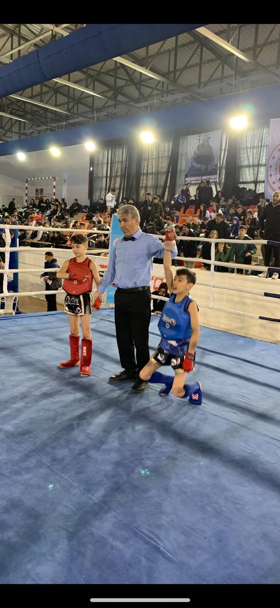 HilvanHalk's tweet photo. Kurumumuz bünyesinde Hilvan Buyuksehir Gençlik Merkezinde kursiyer olarak Eğitim alan Antalya Kemer'de düzenlenen  Türkiye muaythai şampiyonasında Kursiyerimiz Osman Demir 30 kğ minikler Türkiye şampiyonu oldu. Avrupa Şampiyonasında kendisine başarılar dileriz. https://t.co/ZHCDtQ566g