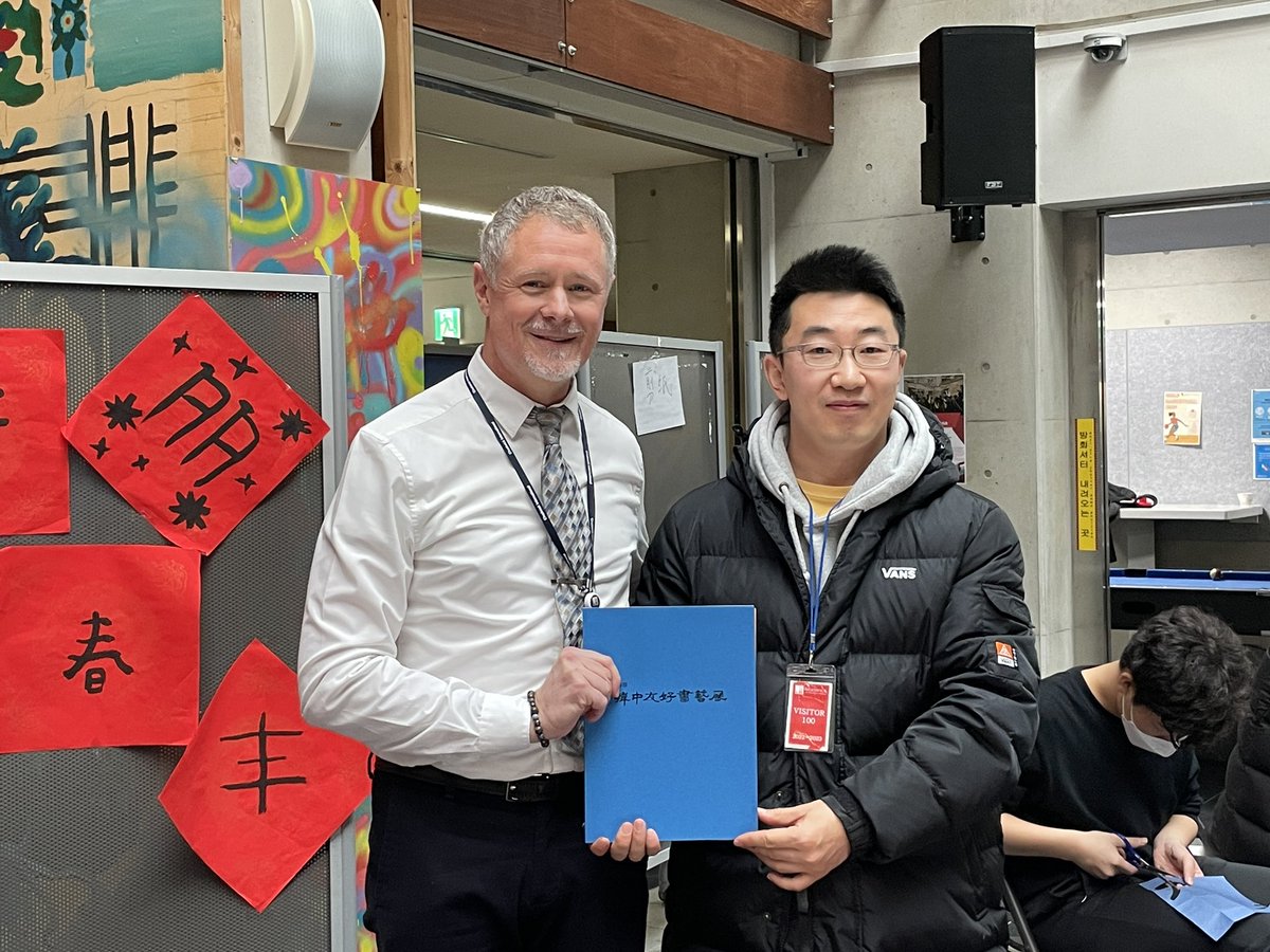 jlevno's tweet photo. Late Tweet re: our CI Lunar New Year celebration in the Atrium. Great to have MS and US parents, teachers and special guest like this calligraphy artist! Great community celebration! https://t.co/RBI0jgMhhI